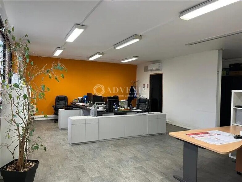 Flex in Saint-Pierre-des-Corps for lease - Interior Photo - Image 3 of 5