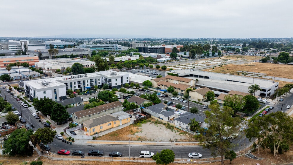 11709 Holmes Ave, Los Angeles, CA for sale - Building Photo - Image 2 of 4