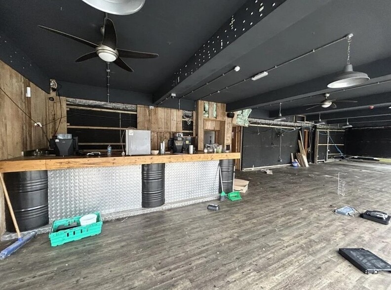 2-4 High St, Peterborough for sale - Interior Photo - Image 2 of 2