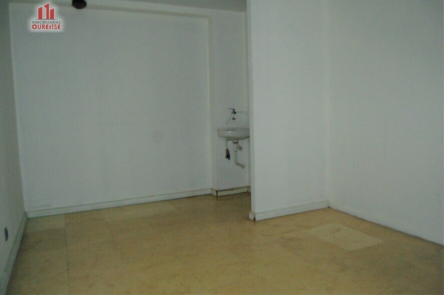 Retail in Ourense, Orense for lease - Building Photo - Image 2 of 3