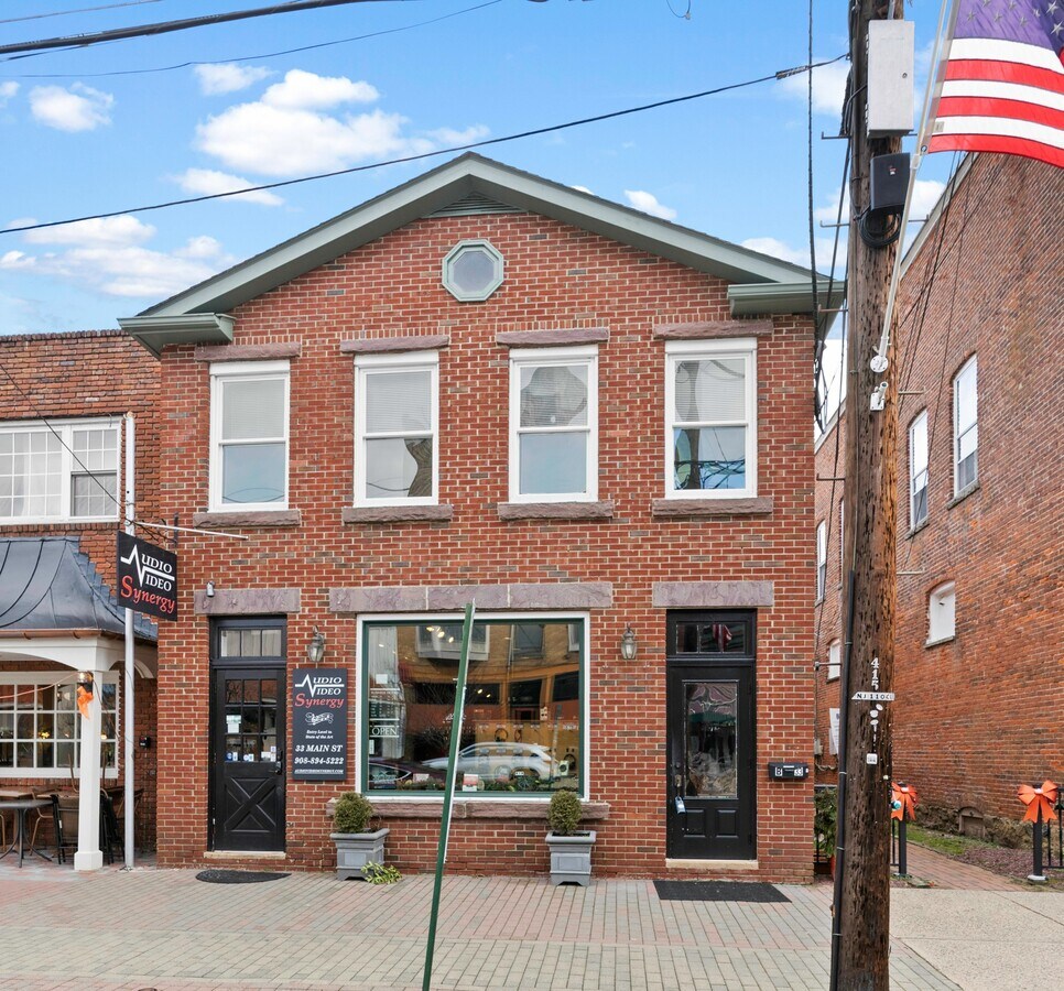 33 Main St, Clinton, NJ 08809