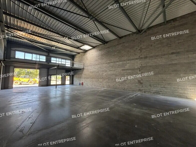 Flex in Treillières for sale - Interior Photo - Image 2 of 7