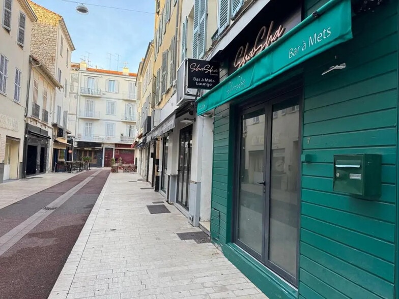 Retail in Cannes for lease - Building Photo - Image 2 of 11
