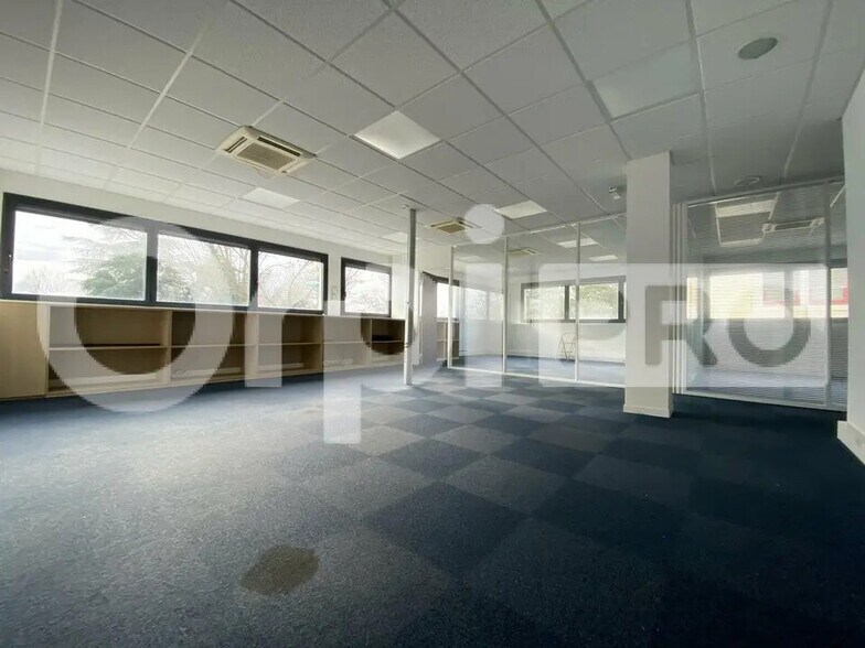 Office in Dardilly for lease - Interior Photo - Image 3 of 15