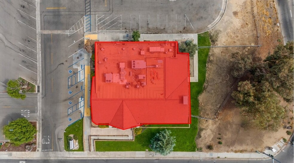 2673 Mount Vernon Ave, Bakersfield, CA for sale - Building Photo - Image 2 of 34