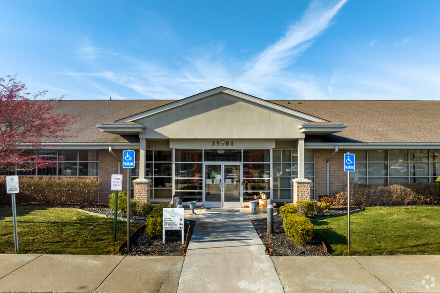 35501-35765 Mound Rd, Sterling Heights, MI for lease - Building Photo - Image 3 of 29