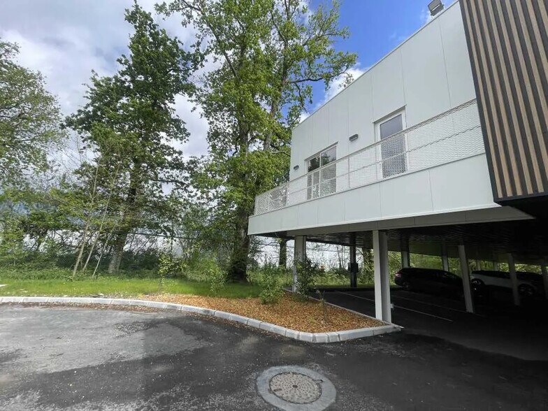 Office in Bruges for lease - Building Photo - Image 1 of 13