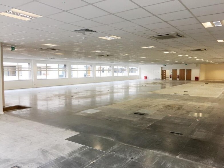 7-9 Heathmans Rd, London for lease - Building Photo - Image 3 of 9