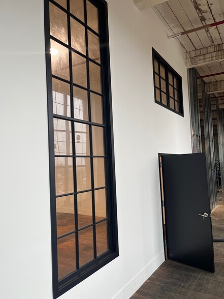 426 Metacom Ave, Warren, RI for lease - Interior Photo - Image 3 of 14