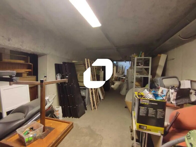 Flex in Bourg-la-Reine for sale - Building Photo - Image 3 of 14