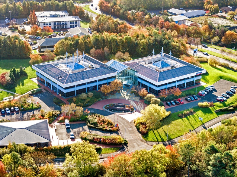 Carnegie Av, Dunfermline for sale - Primary Photo - Image 1 of 12