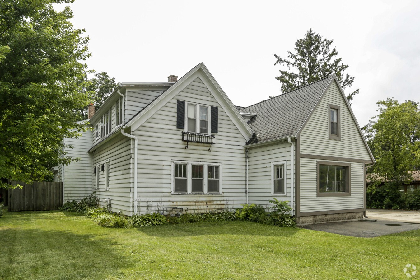 9955 W Forest Home Ave, Hales Corners, WI 53130