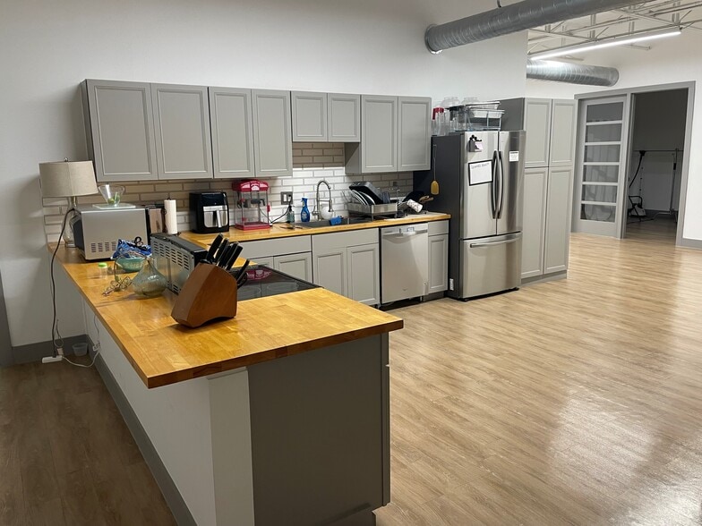 2840 S Bryan Ave, Fort Worth, TX for lease - Building Photo - Image 3 of 7