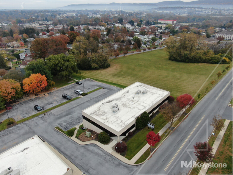 555 Van Reed Rd, Wyomissing, PA for lease - Aerial - Image 2 of 6