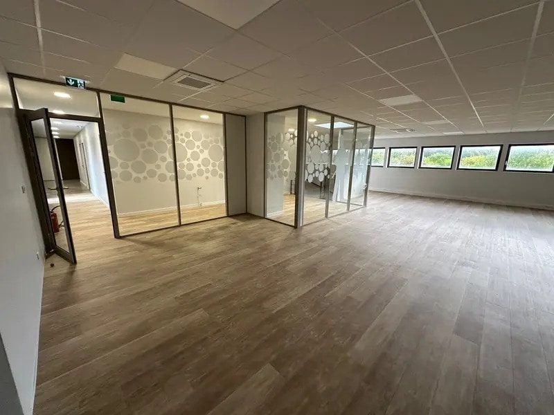 Office in Rillieux-la-Pape for lease Building Photo- Image 1 of 11