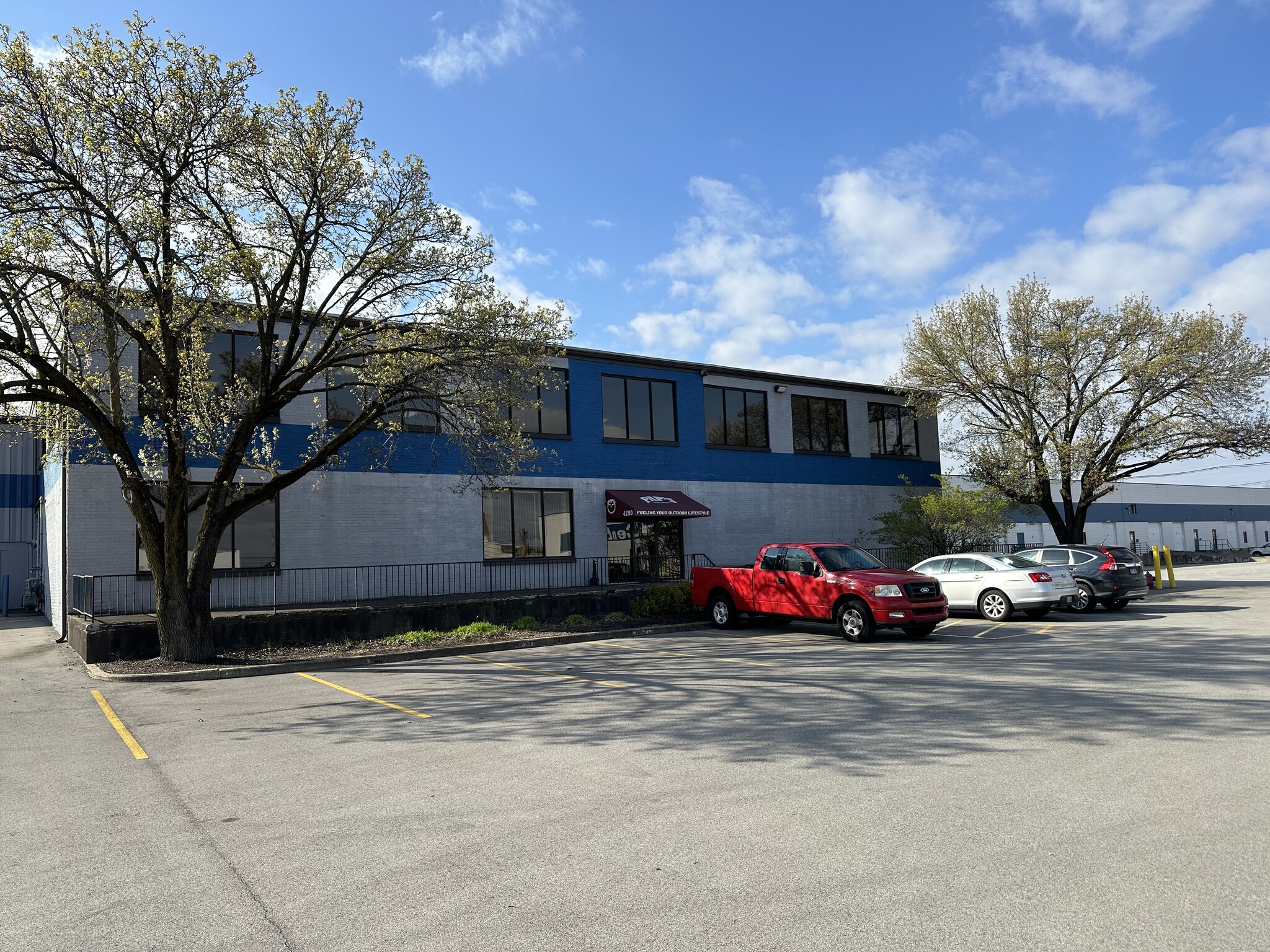 4790 Crittenden Dr, Louisville, KY for lease Building Photo- Image 1 of 14