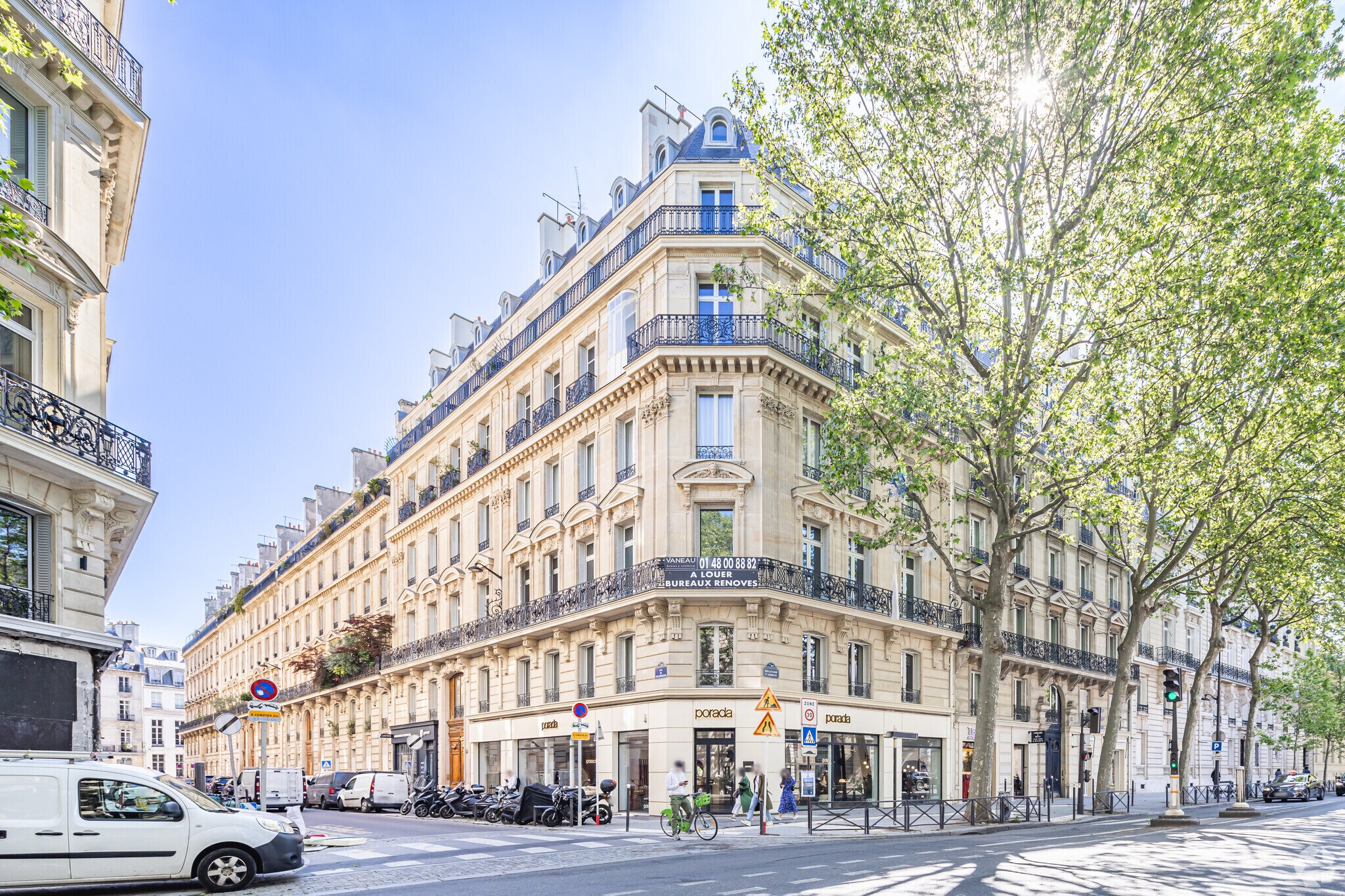 Office in Paris for lease Primary Photo- Image 1 of 3