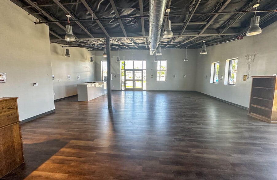 295 N 2nd E, Mountain Home, ID for lease - Interior Photo - Image 3 of 6