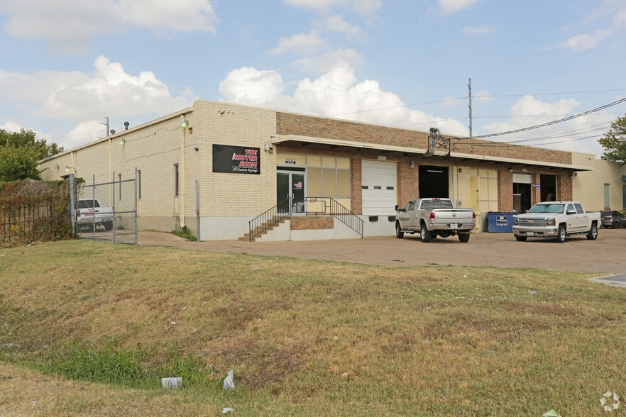 1145 Quaker St, Dallas, TX for lease - Building Photo - Image 1 of 2