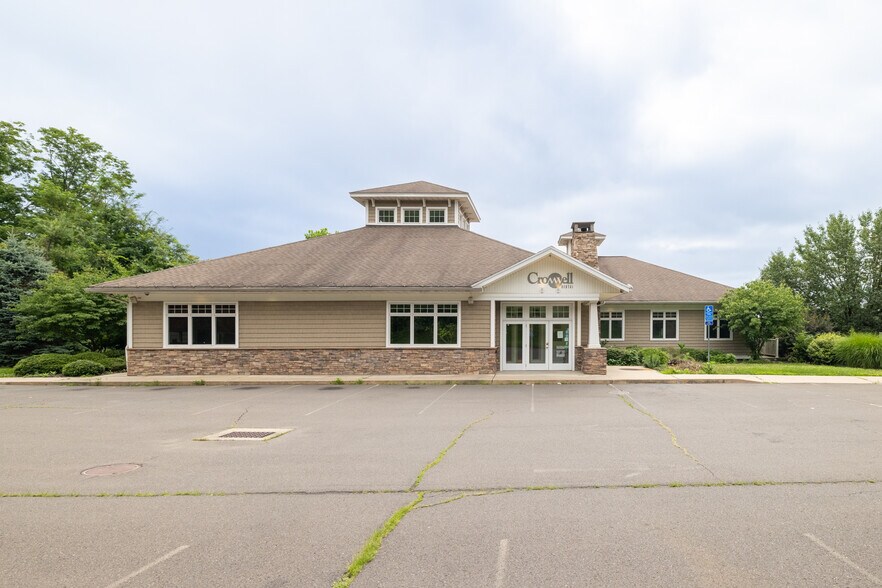 30 Country Squire Dr, Cromwell, CT for sale - Building Photo - Image 2 of 48
