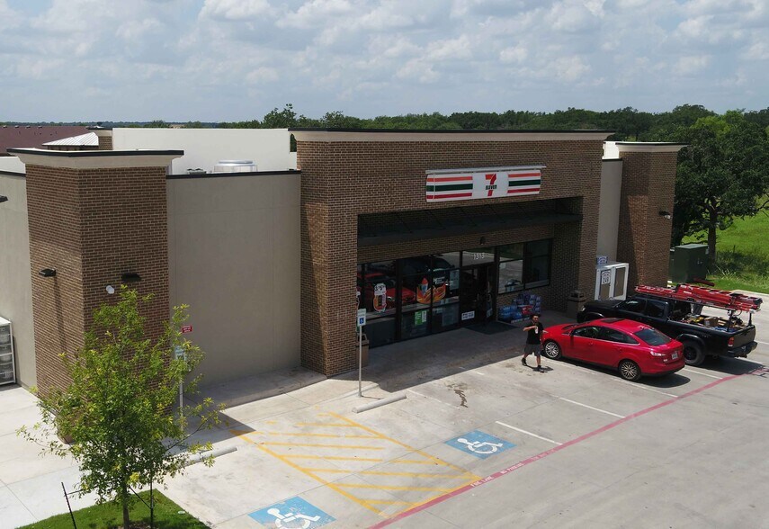 1315 W University Ave, Georgetown, TX for sale - Primary Photo - Image 1 of 1