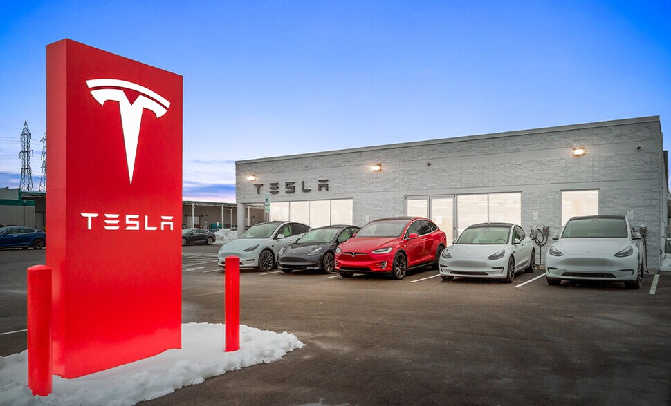 12011 W Silver Spring Dr, Milwaukee, WI for sale - Building Photo - Image 1 of 1