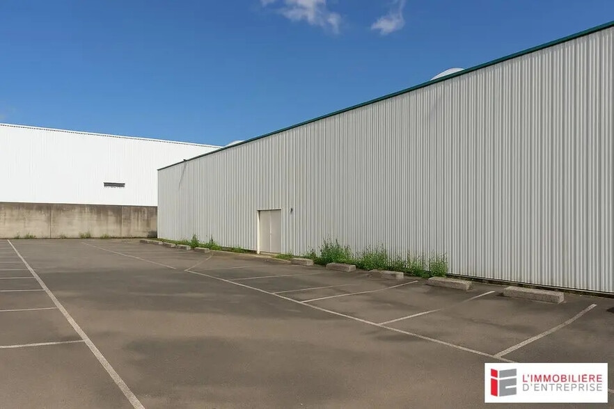 Flex in Saint-Grégoire for lease - Building Photo - Image 1 of 3