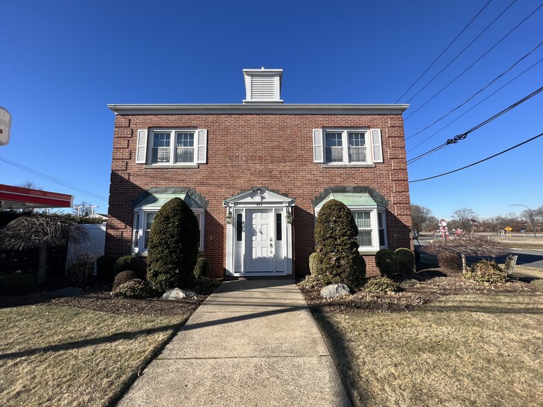 977 N Broadway, Massapequa, NY for sale - Building Photo - Image 1 of 1