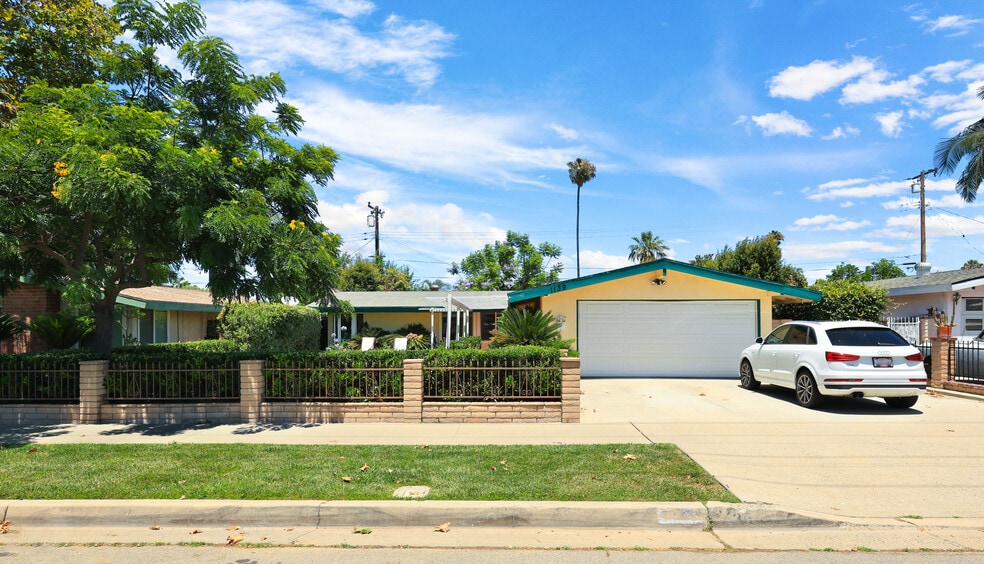 1139 W Sycamore Ave, Orange, CA for sale - Primary Photo - Image 1 of 34