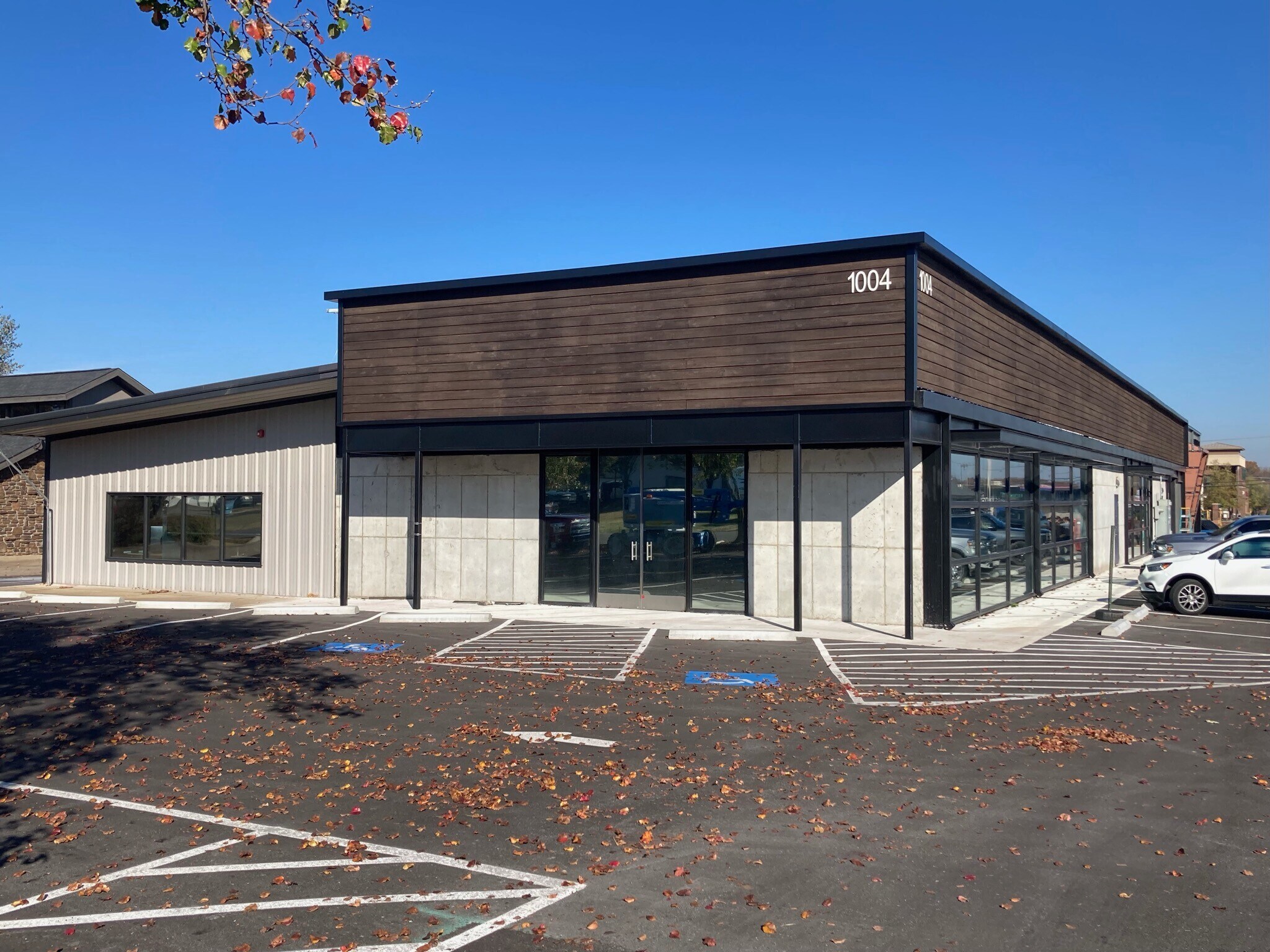 1004 NW 11th St, Bentonville, AR for sale Building Photo- Image 1 of 1