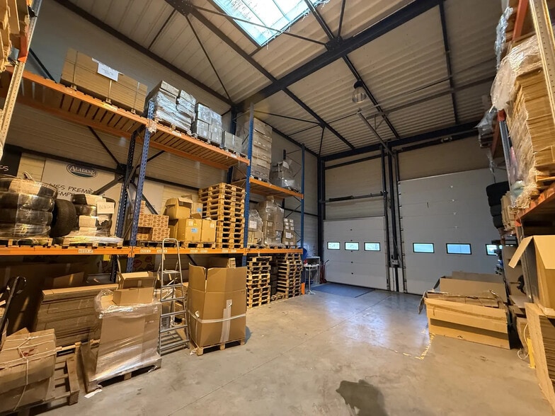 205 Rue De Montepy, Fleurieux-sur-l'Arbresle for lease - Interior Photo - Image 3 of 9