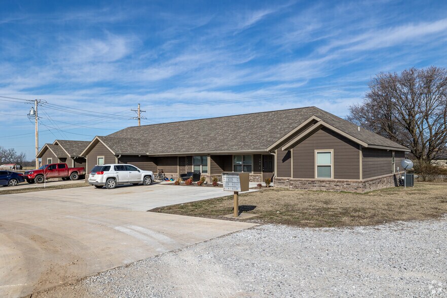100 Crowder Ave, Gentry, AR for sale - Primary Photo - Image 1 of 1