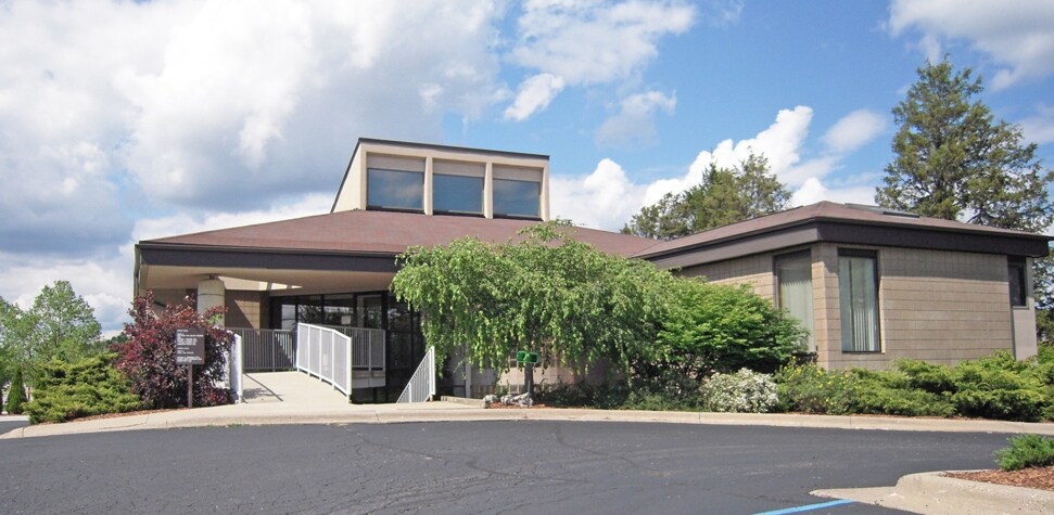 4084 Okemos Rd, Okemos, MI for sale - Building Photo - Image 1 of 1