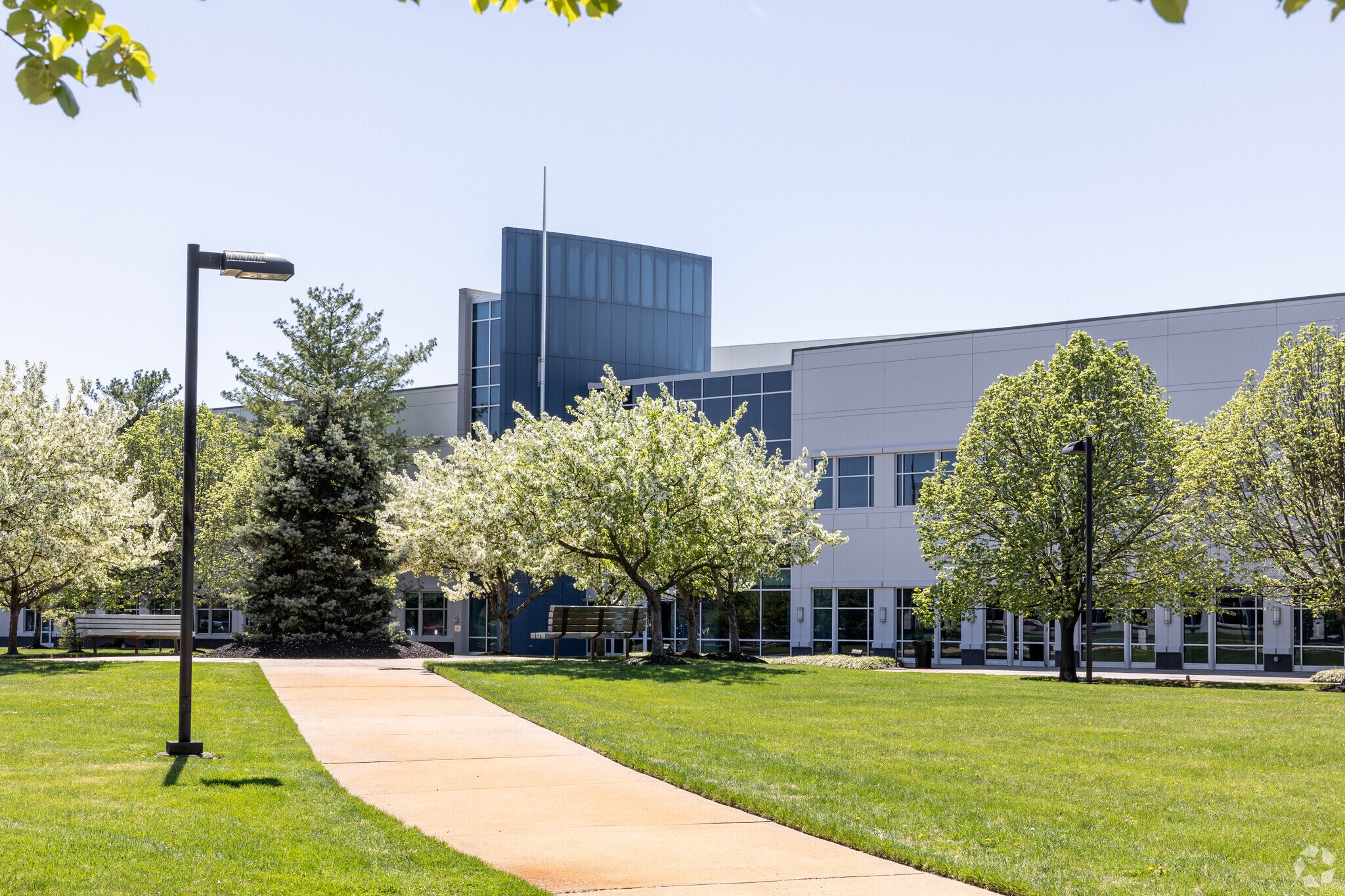 2000 Bishop's Gate Blvd, Mount Laurel, NJ for lease Primary Photo- Image 1 of 13