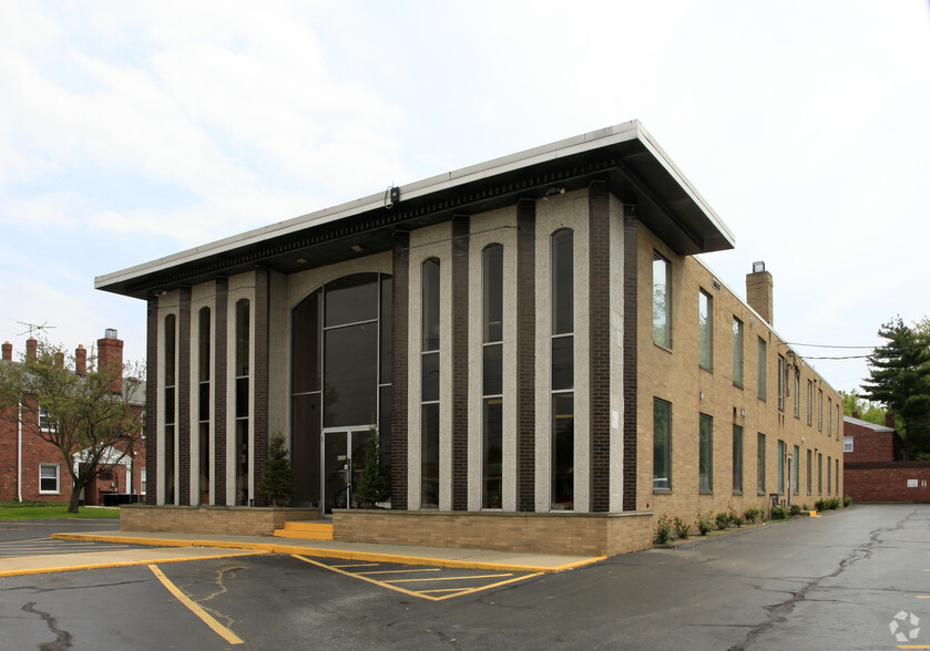 4320 Mayfield Rd, South Euclid, OH for lease - Building Photo - Image 1 of 2