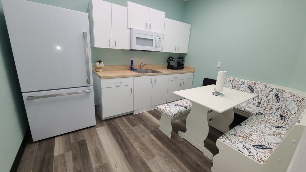 17020 County Line Rd, Spring Hill, FL for lease - Building Photo - Image 3 of 8