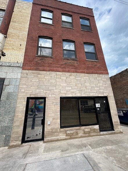 485 N Milwaukee Ave, Chicago, IL for lease - Building Photo - Image 2 of 8