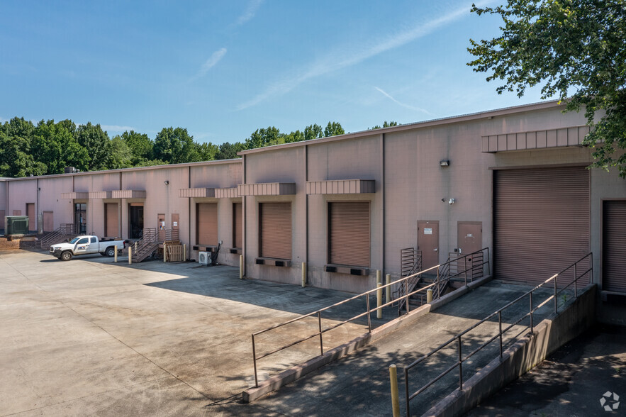 5240 Snapfinger Park Dr, Lithonia, GA for lease - Building Photo - Image 2 of 7