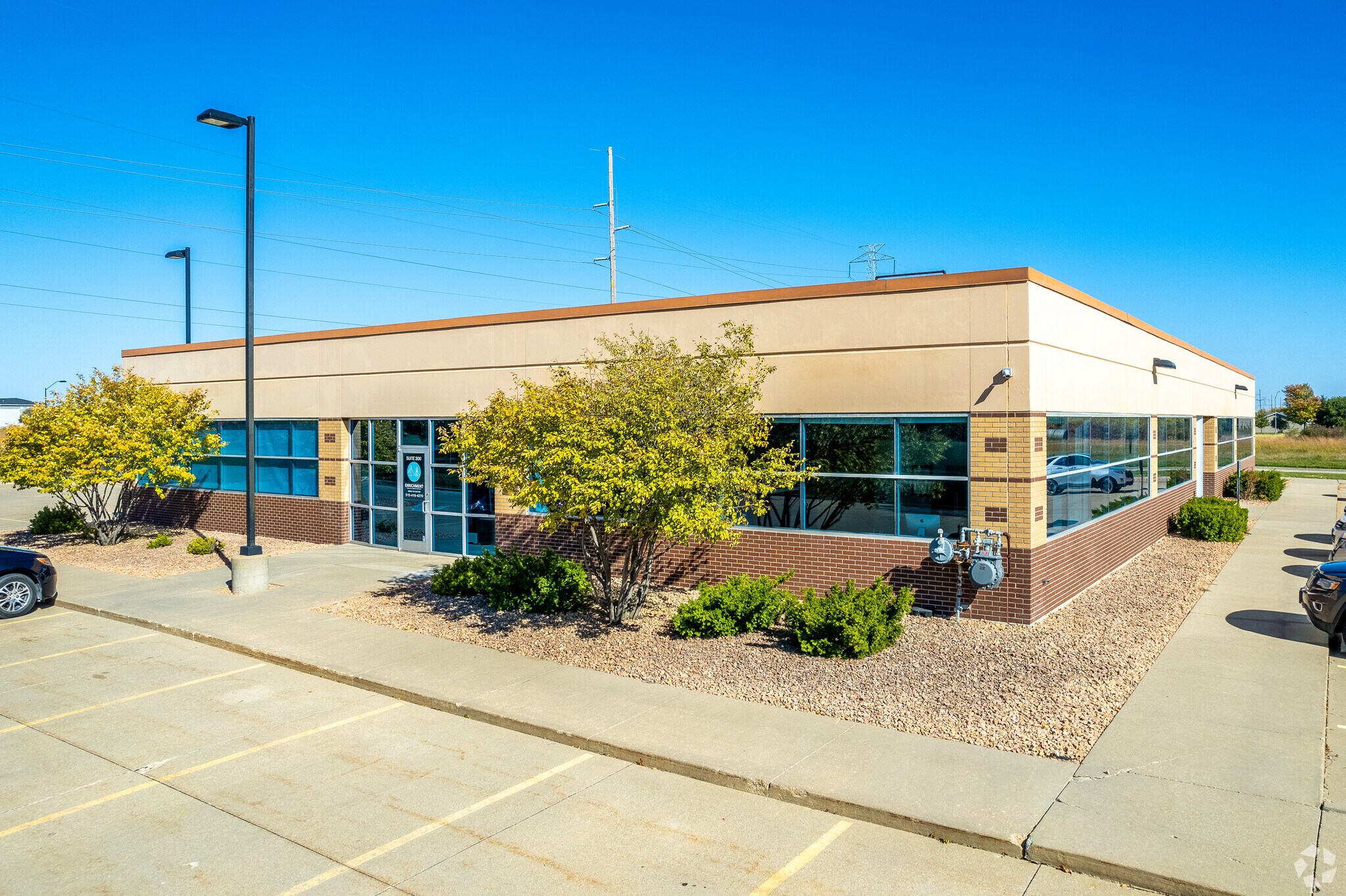 5530 W Parkway, Johnston, IA for sale Primary Photo- Image 1 of 1