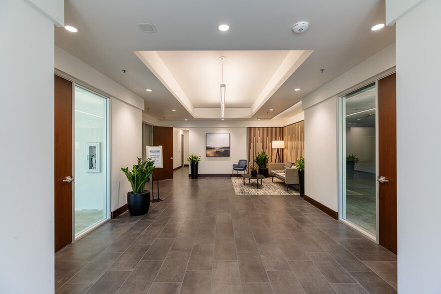 15115 SW Sequoia Pky, Portland, OR for lease - Interior Photo - Image 2 of 6