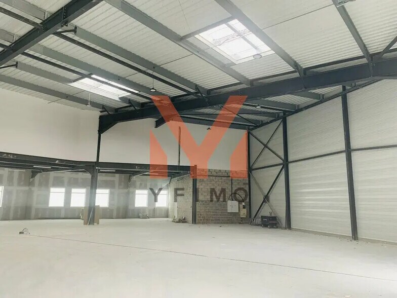 Flex in Gennevilliers for lease - Interior Photo - Image 3 of 5