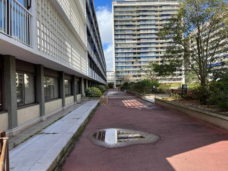 35 Rue Des Longs Prés, Boulogne-Billancourt for lease - Building Photo - Image 2 of 26