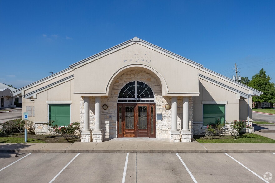 1650 E Winding Way Dr, Friendswood, TX for lease - Building Photo - Image 3 of 5
