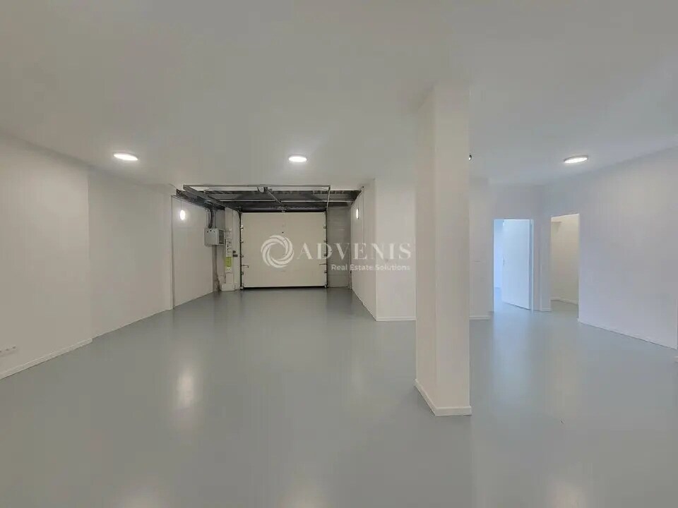 Flex in Villeneuve-la-Garenne for lease Interior Photo- Image 1 of 8