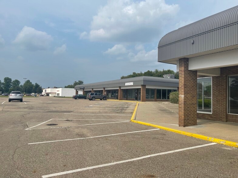 111-281 US 131, Three Rivers, MI for lease - Building Photo - Image 3 of 29