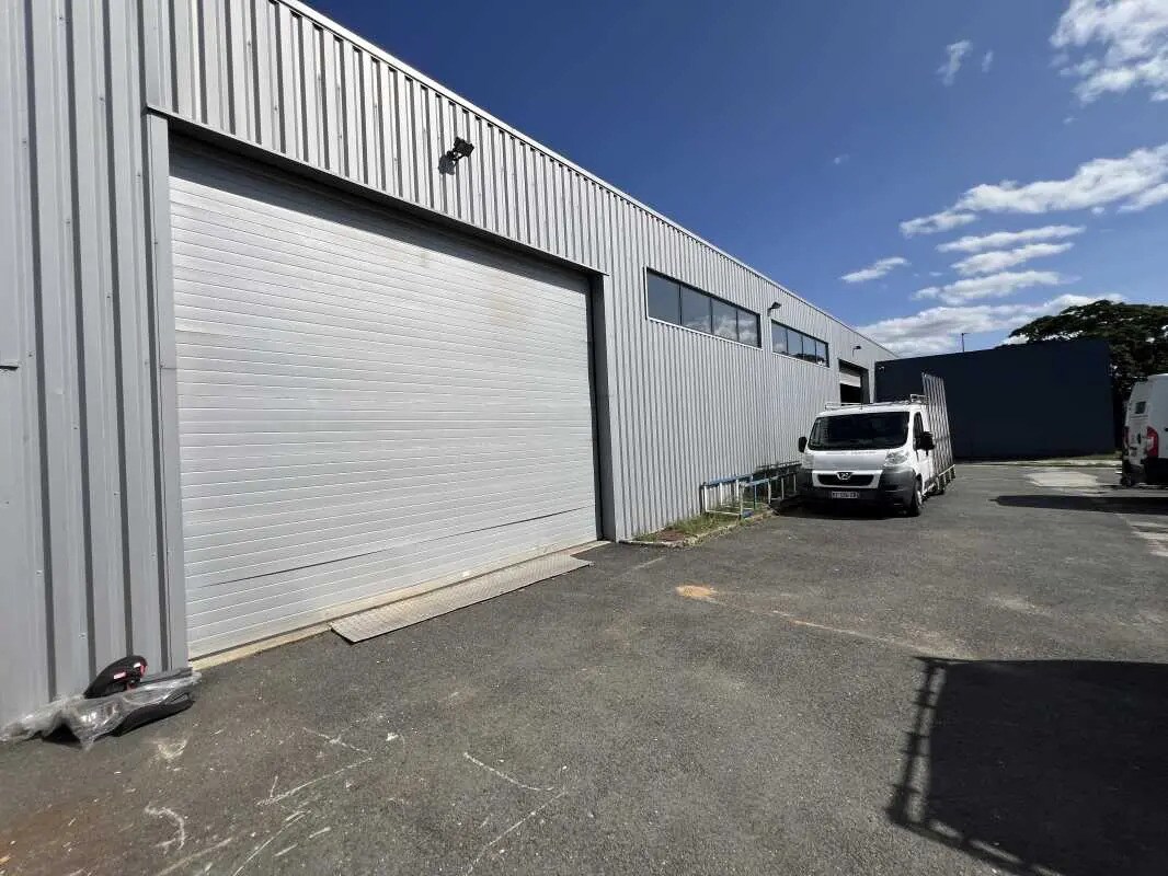 Flex in VILLENAVE-D'ORNON for sale Building Photo- Image 1 of 9