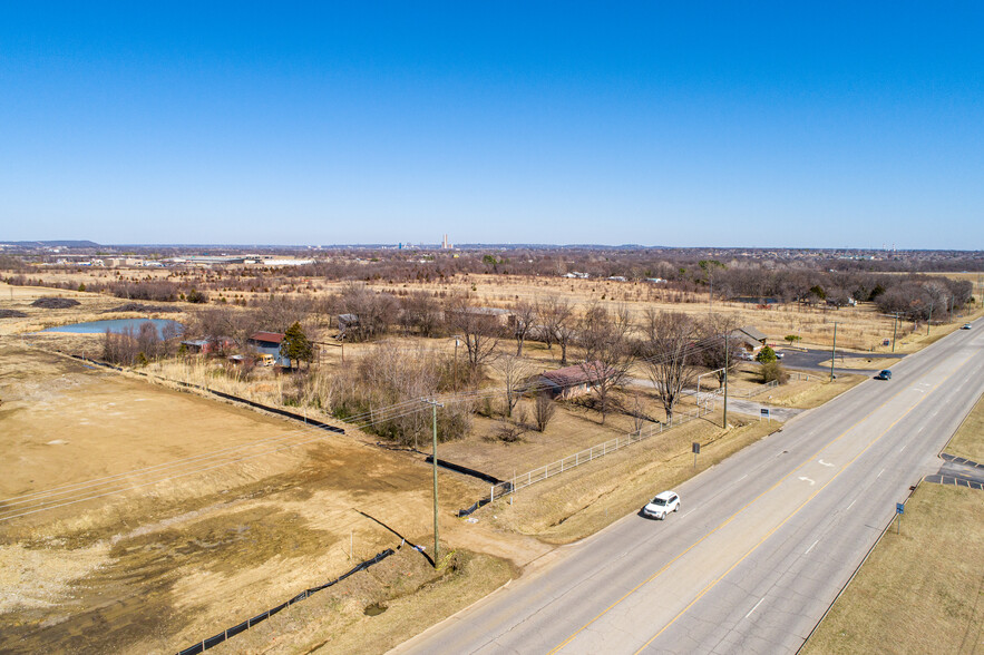 2517 W 121st St S, Jenks, OK for lease - Building Photo - Image 2 of 3