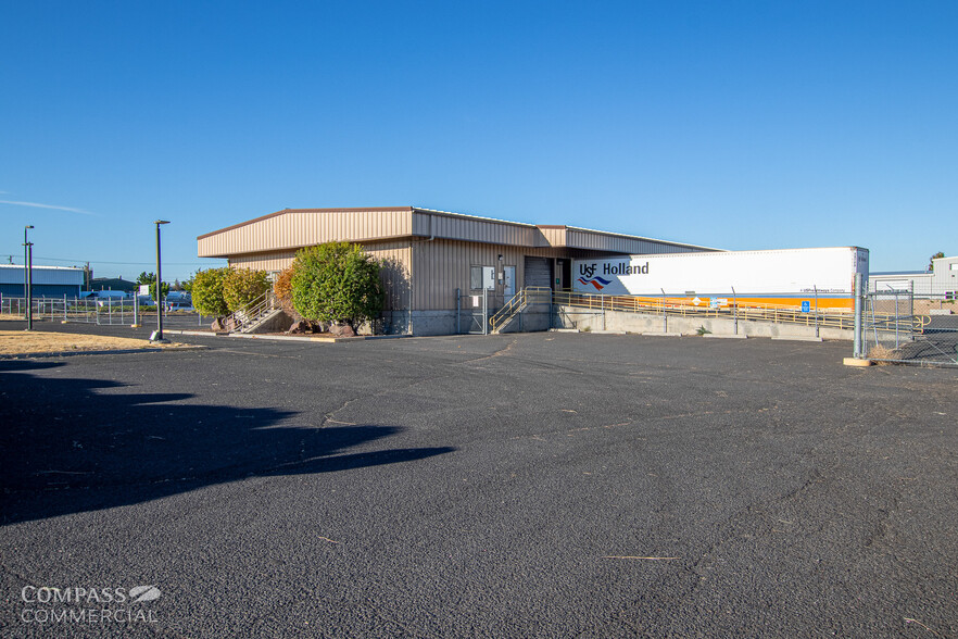 1701 SW 1st St, Redmond, OR for lease - Building Photo - Image 3 of 19