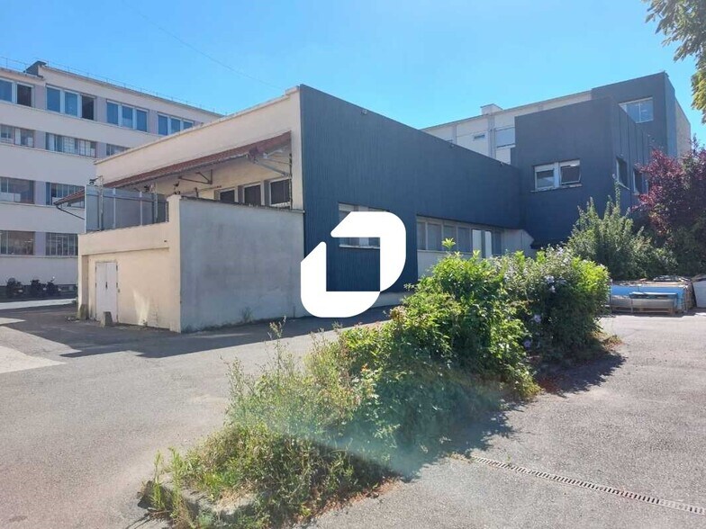 Office in Saint-Denis for lease - Building Photo - Image 1 of 8