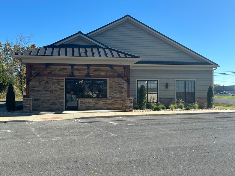 127 Crimson Cir, Martinsburg, WV for lease - Building Photo - Image 2 of 26